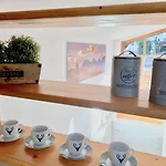 Belle Kitz Im Zentrum By Belle *