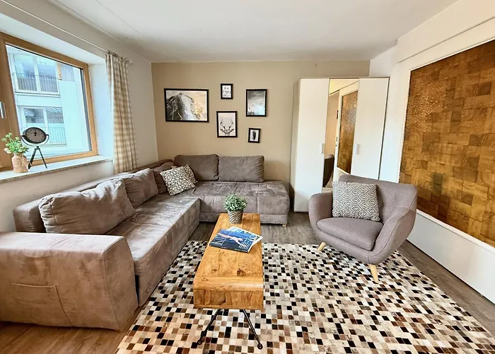 Belle Kitz Im Zentrum By Belle *