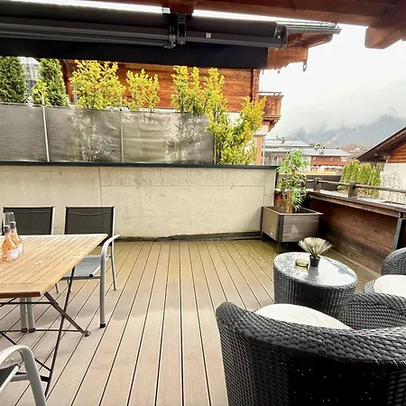 Belle Kitz Im Zentrum By Belle