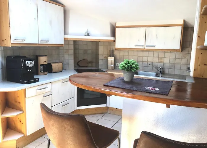 Belle Kitz Im Zentrum By Belle