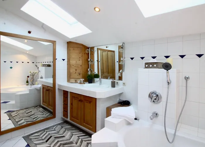 Belle Kitz Im Zentrum By Belle *